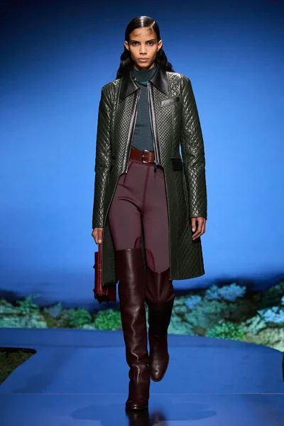 Look 19